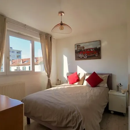 Centre Avec Terrasse Et Box Prive *