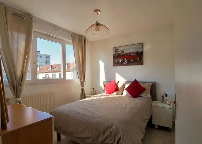 Centre Avec Terrasse Et Box Prive *